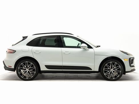 Used 2025 Porsche Macan image 34