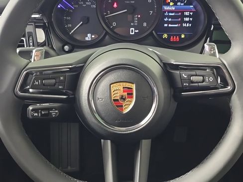 Certified 2026 Porsche Macan AWD/4WD image 26