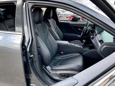 Used 2022 Lexus ES 300h F Sport image 7