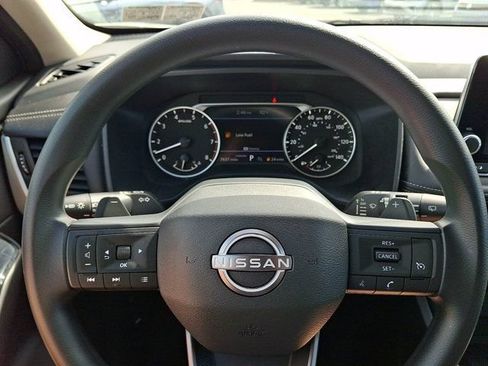 Used 2025 Nissan Rogue S FWD image 23