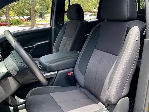 Used 2023 Nissan Titan SV w/ SV Convenience Package RWD image 18