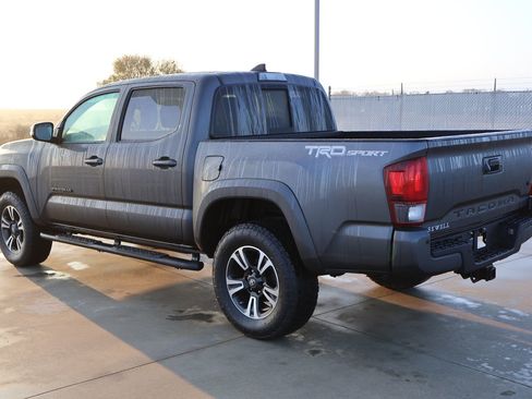 Used 2019 Toyota Tacoma TRD Sport w/ Technology Package image 11