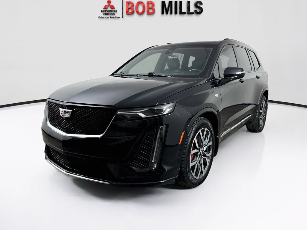 Used 2023 Cadillac XT6 Sport w/ Technology Package AWD/4WD image 3