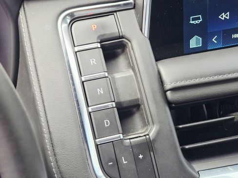 Used 2023 Chevrolet Suburban LT image 26