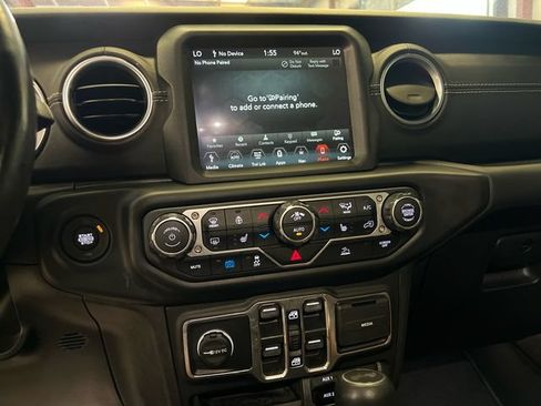 Used 2023 Jeep Wrangler Unlimited Sahara w/ Cold Weather Group AWD/4WD image 24