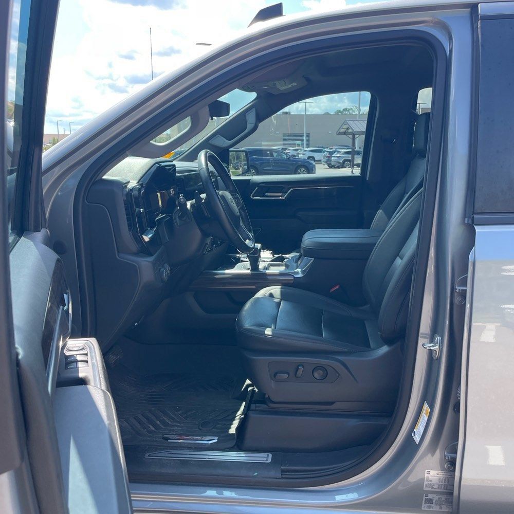 Used 2023 Chevrolet Silverado 1500 RST AWD/4WD image 16