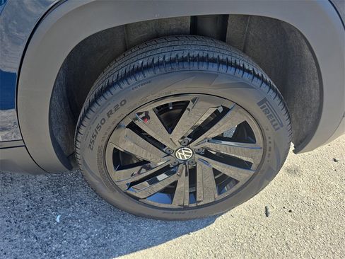 Used 2023 Volkswagen Atlas Cross Sport SE w/ Black Wheel Package image 29