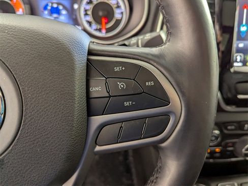 Used 2020 Jeep Cherokee Limited image 24