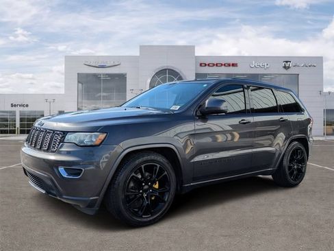 Certified 2017 Jeep Grand Cherokee Altitude RWD image 5