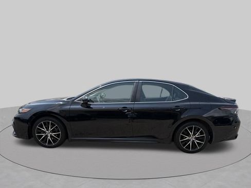 Used 2021 Toyota Camry SE FWD image 3