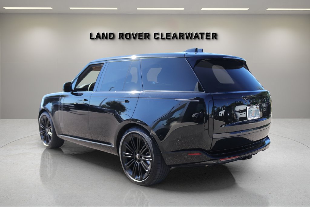 Used 2025 Land Rover Range Rover SE AWD/4WD image 3