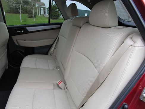 Used 2016 Subaru Outback 2.5i Premium AWD/4WD image 10