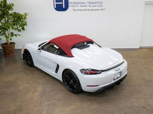 Used 2020 Porsche 718 Boxster Spyder RWD image 33