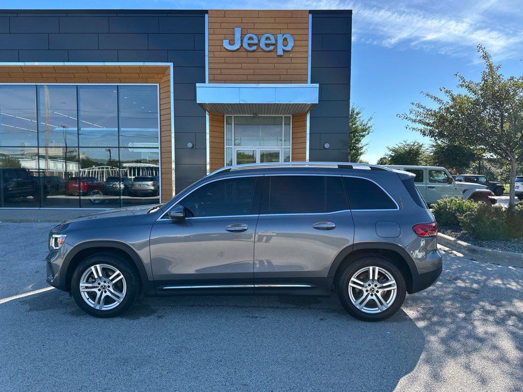 Used 2021 Mercedes-Benz GLB 250 4MATIC w/ Premium Package image 12