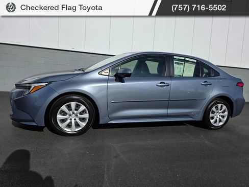 Used 2023 Toyota Corolla LE image 2