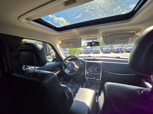Used 2012 Jeep Liberty Limited AWD/4WD image 11