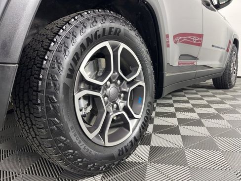 Used 2023 Jeep Grand Cherokee Trailhawk w/ Luxury Tech Group III image 21