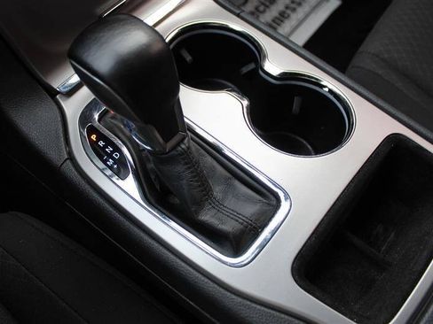 Used 2021 Jeep Grand Cherokee Laredo AWD/4WD image 19