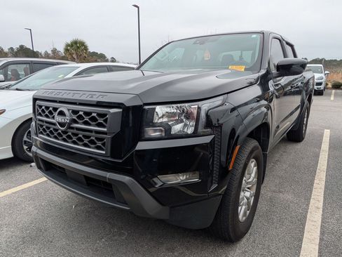 Certified 2024 Nissan Frontier SV w/ SV Convenience Package image 2