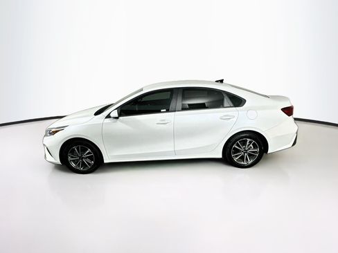 Used 2022 Kia Forte LXS FWD image 4