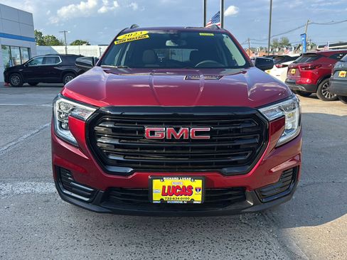Certified 2023 GMC Terrain SLE w/ Elevation Edition AWD/4WD image 3