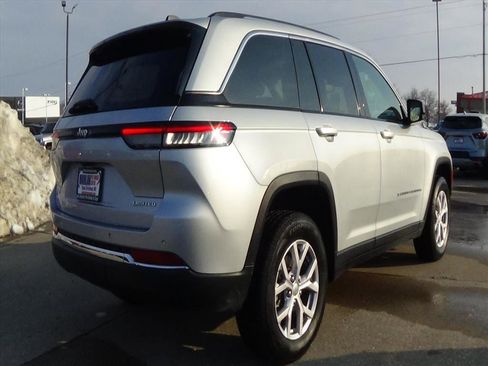 Used 2022 Jeep Grand Cherokee Limited image 6