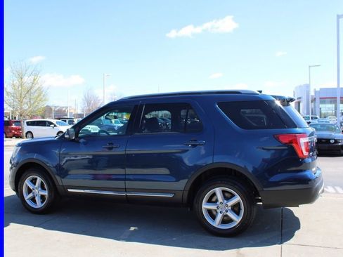 Used 2016 Ford Explorer XLT w/ Equipment Group 202A AWD/4WD image 4