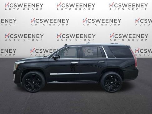 Used 2016 Cadillac Escalade Platinum RWD image 2