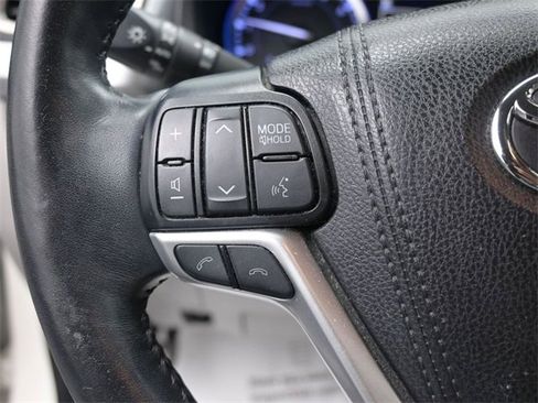 Certified 2019 Toyota Highlander Limited Platinum image 28