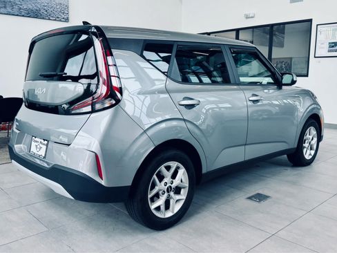 Used 2023 Kia Soul LX w/ LX Technology Package FWD image 6