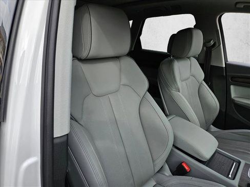 Used 2023 Audi Q5 2.0T Prestige w/ Prestige Package image 23