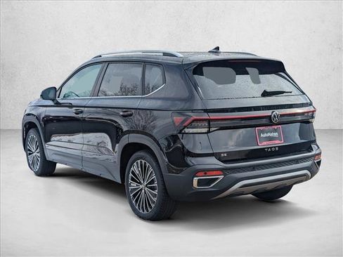 Certified 2025 Volkswagen Taos SE image 2