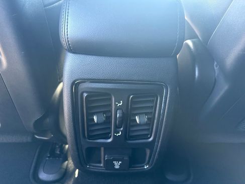 Used 2021 Jeep Grand Cherokee Laredo X AWD/4WD image 23