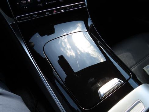 Used 2023 Mercedes-Benz GLC 300 4MATIC image 17