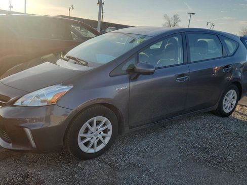 Used 2014 Toyota Prius V Three image 8