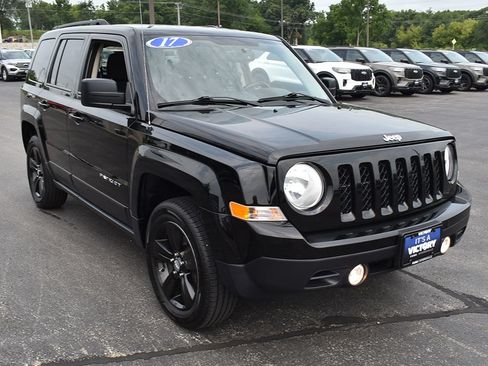 Used 2017 Jeep Patriot Latitude AWD/4WD image 11