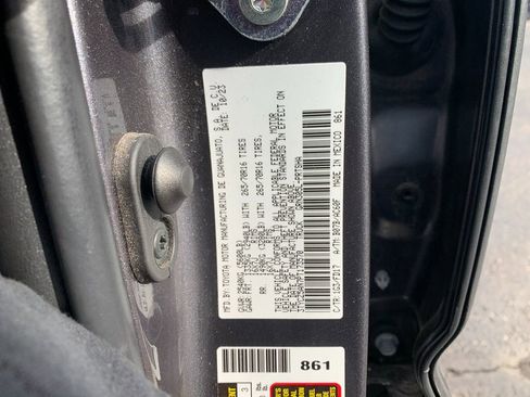 Used 2023 Toyota Tacoma TRD Off-Road image 33