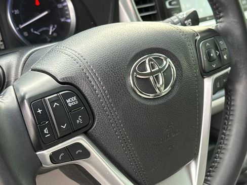 Used 2019 Toyota Highlander Limited image 29