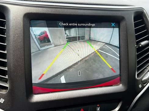 Used 2021 Jeep Cherokee Trailhawk w/ Trailer Tow Group AWD/4WD image 36