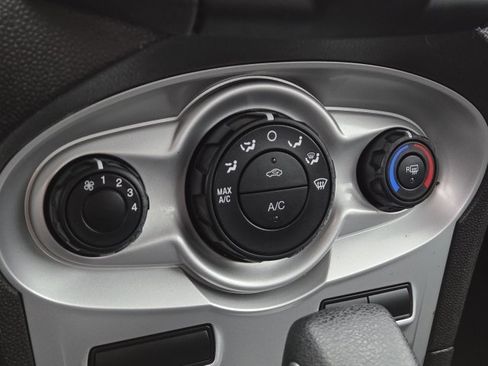 Used 2017 Ford Fiesta SE FWD image 17
