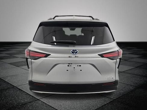Certified 2022 Toyota Sienna Platinum FWD image 5