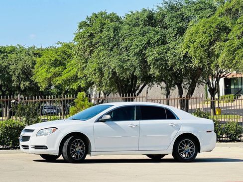 Used 2011 Chevrolet Malibu LS w/ LPO, Convenience Package FWD image 4