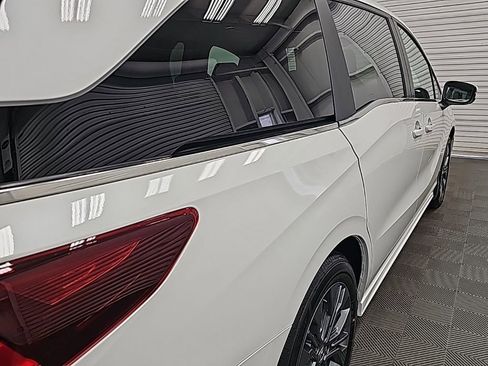New 2026 Honda Odyssey Touring image 9