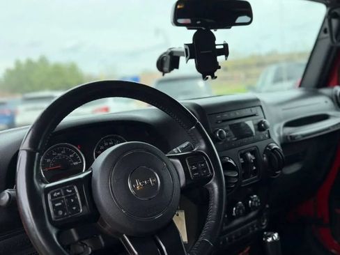 Used 2018 Jeep Wrangler Unlimited Rubicon AWD/4WD image 13