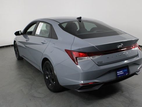 Certified 2022 Hyundai Elantra SEL image 4