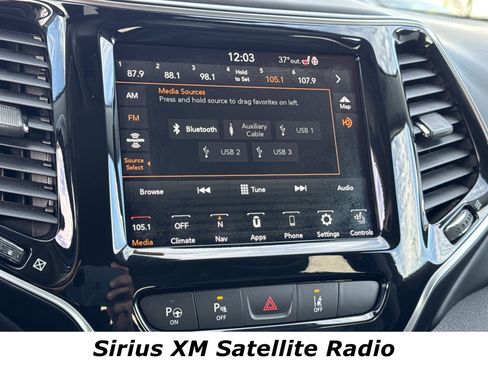 Used 2019 Jeep Cherokee Overland w/ Technology Group image 8