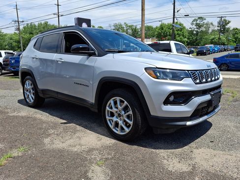 Used 2025 Jeep Compass Limited AWD/4WD image 6