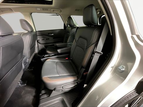Used 2025 Nissan Pathfinder Platinum AWD/4WD image 22