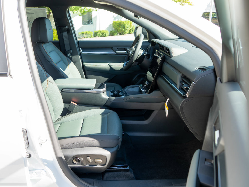 New 2027 GMC Terrain AT4 w/ Convenience Package III AWD/4WD image 10