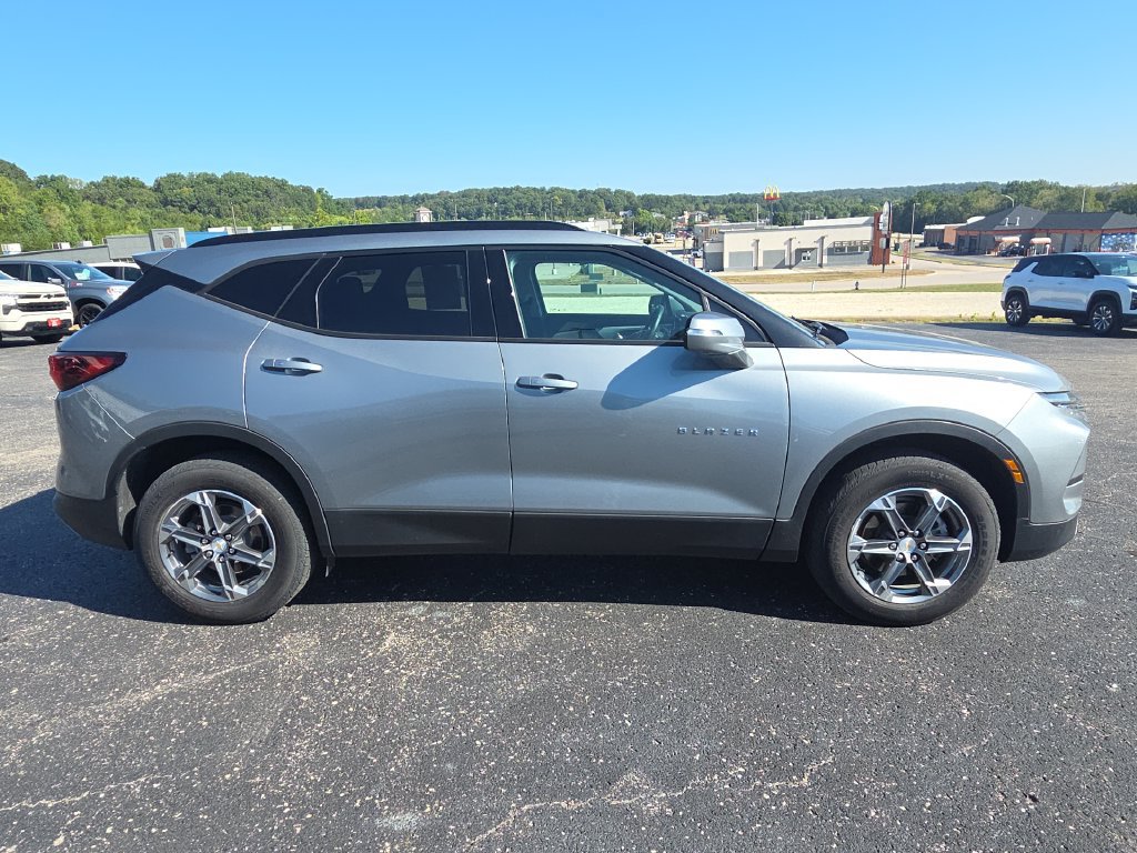 Used 2023 Chevrolet Blazer LT w/ Sound & Technology Package FWD image 9